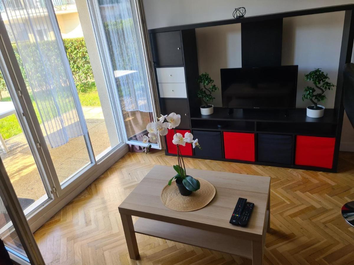 Appartement Avec Rez De Jardin A Disneyland Монтеврен Екстериор снимка