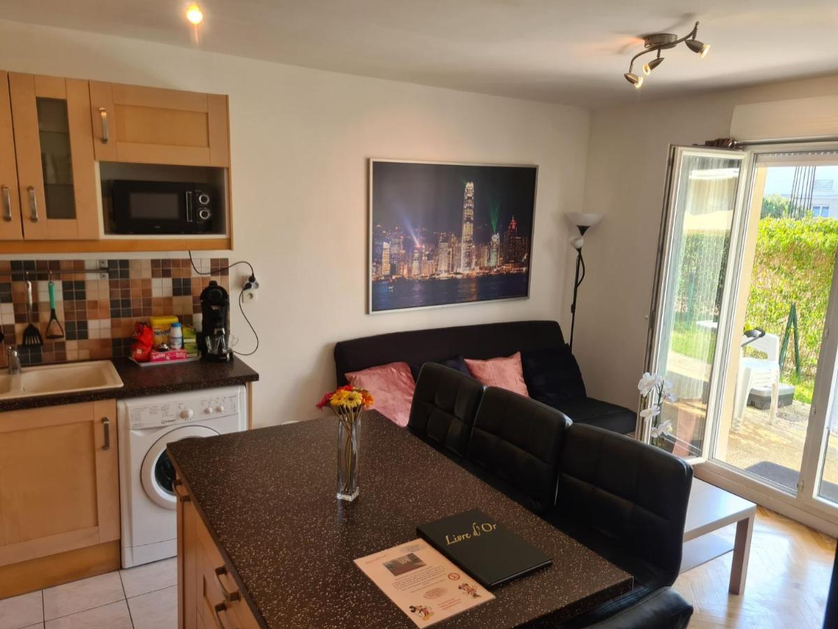 Appartement Avec Rez De Jardin A Disneyland Монтеврен Екстериор снимка
