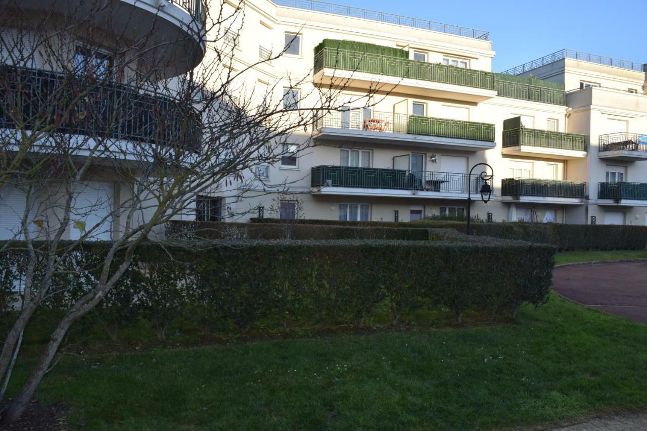 Appartement Avec Rez De Jardin A Disneyland Монтеврен Екстериор снимка