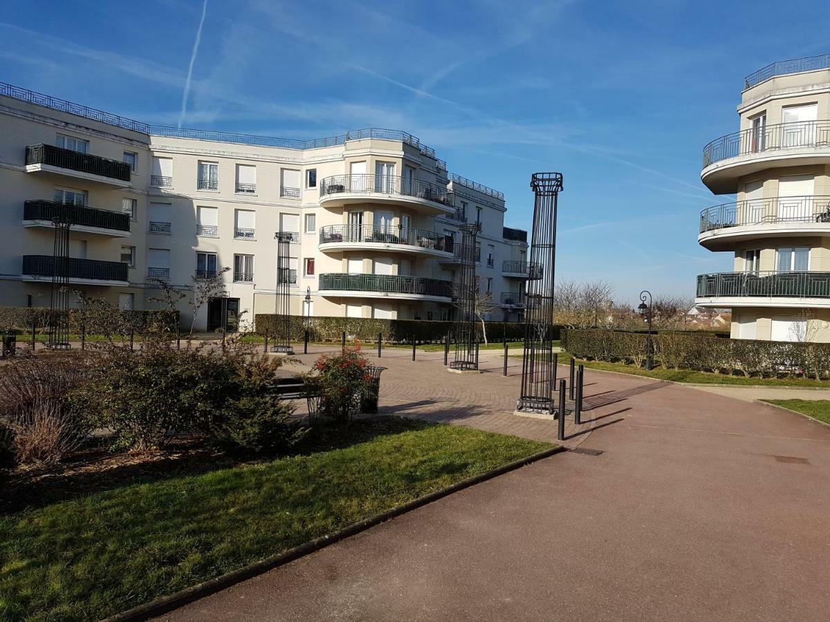 Appartement Avec Rez De Jardin A Disneyland Монтеврен Екстериор снимка