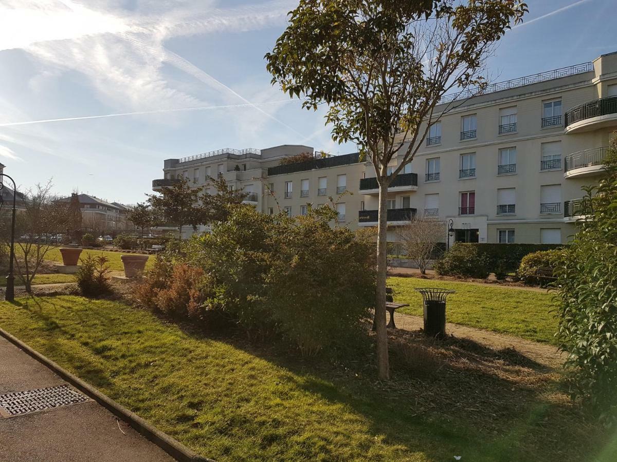 Appartement Avec Rez De Jardin A Disneyland Монтеврен Екстериор снимка